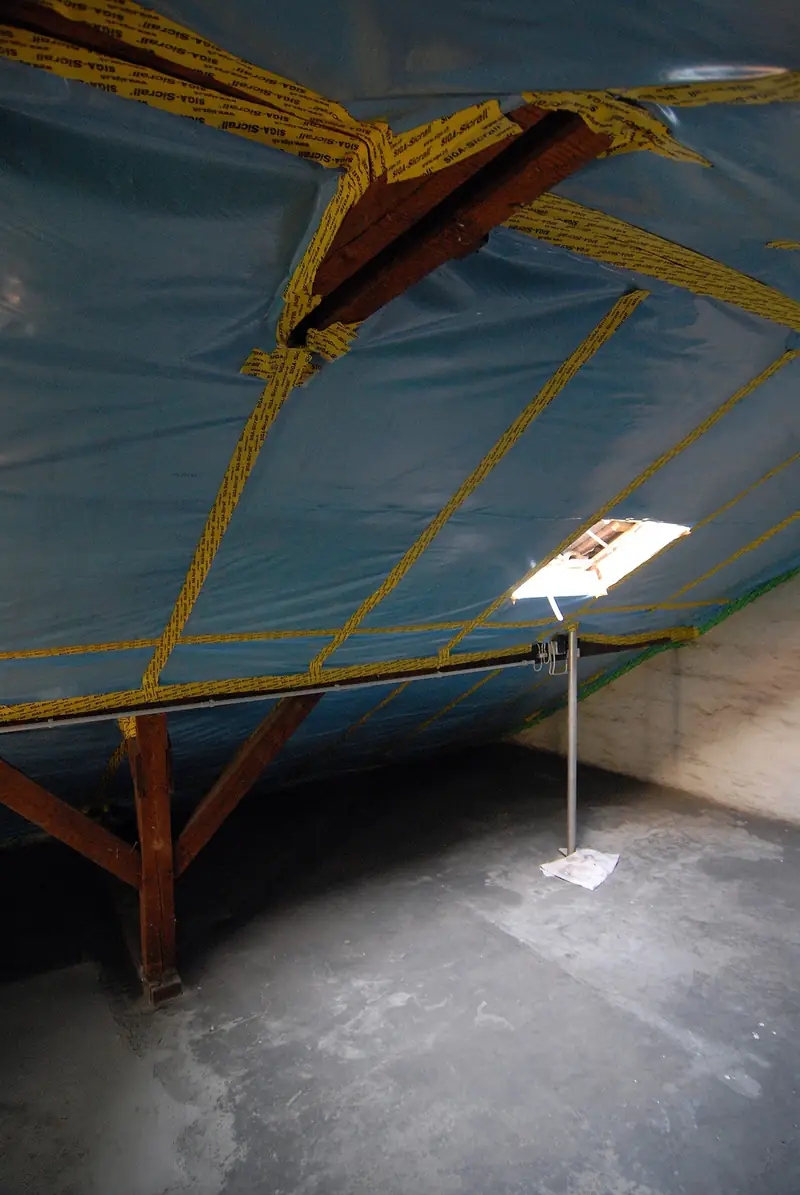 Rampant de combles isolé, membrane tendue sous les chevrons